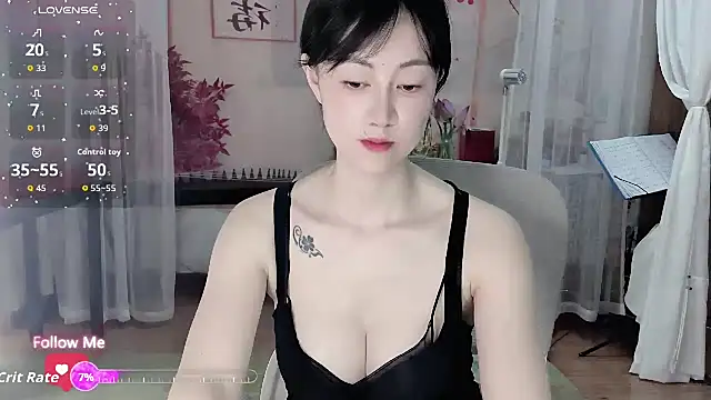 Snapshot of noomi-1111 chatting on 06/25/26, 05:07 noomi-1111 online show from 06/25/26, 05:07