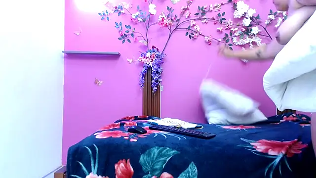Snapshot of starfishanal21 chatting on 05/08/26, 07:30 starfishanal21 online show from 05/08/26, 07:30
