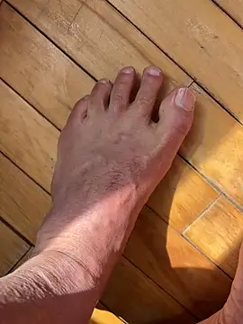 Snapshot of Darktrain50 chatting on 04/12/26, 04:23 Darktrain50 online show from 04/12/26, 04:23