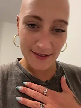 Snapshot of zensorial chatting on 04/15/26, 11:27 zensorial online show from 04/15/26, 11:27