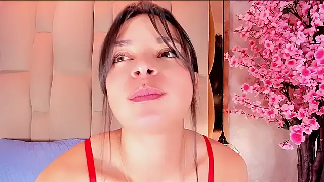 Snapshot of Lady_01 chatting on 04/09/26, 02:11 Lady 01 online show from 04/09/26, 02:11