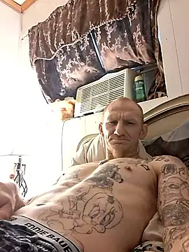 Snapshot of travisrwade chatting on 04/13/26, 03:17 travisrwade online show from 04/13/26, 03:17