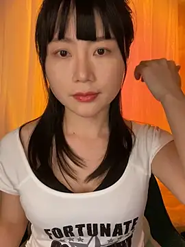 Snapshot of yaya0302 chatting on 04/15/26, 04:19 yaya0302 online show from 04/15/26, 04:19