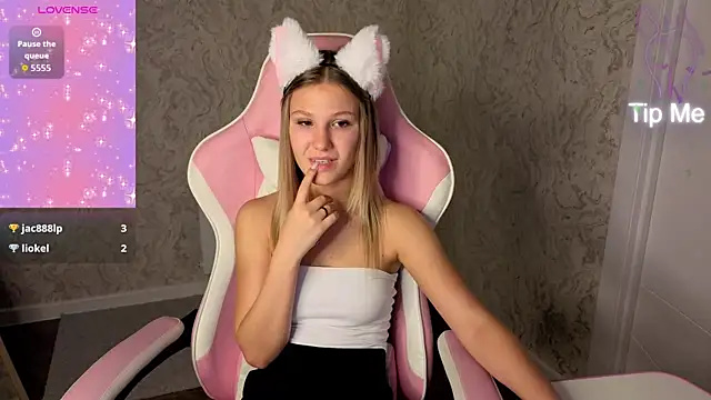 Snapshot of Angelina_Becker chatting on 06/22/26, 03:25 Angelina Becker online show from 06/22/26, 03:25