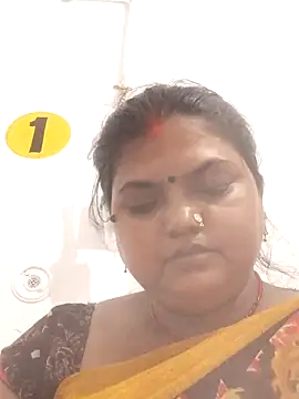 Snapshot of Desi_hot_bhabhi01 chatting on 06/08/26, 11:10 Desi hot bhabhi01 online show from 06/08/26, 11:10