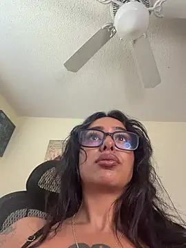 Controllercutie online show from 04/07/26, 06:41