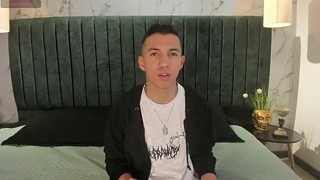 Snapshot of Dylan_ross_ chatting on 04/07/26, 11:54 Dylan ross online show from 04/07/26, 11:54