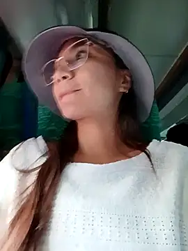 Snapshot of Leticia_Hinkley_ chatting on 04/27/26, 11:19 Leticia Hinkley online show from 04/27/26, 11:19