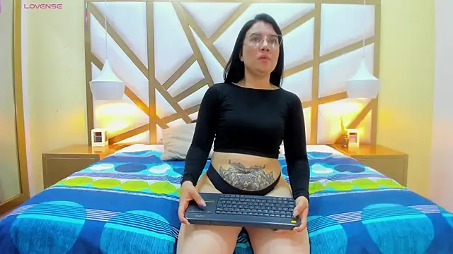 ChloeAshdord online show from 04/11/26, 08:46