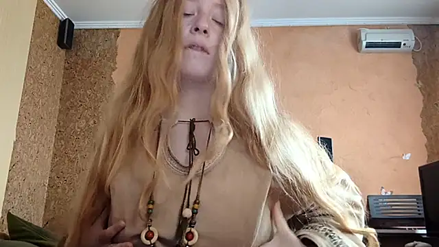 Snapshot of KateVibe_01 chatting on 04/28/26, 11:21 KateVibe 01 online show from 04/28/26, 11:21