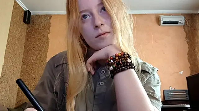 Snapshot of KateVibe_01 chatting on 05/04/26, 04:08 KateVibe 01 online show from 05/04/26, 04:08