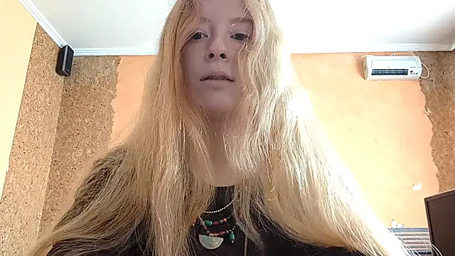 Snapshot of KateVibe_01 chatting on 05/30/26, 11:02 KateVibe 01 online show from 05/30/26, 11:02