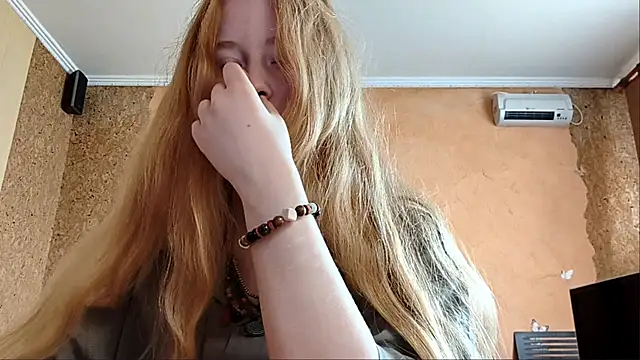Snapshot of KateVibe_01 chatting on 06/06/26, 04:17 KateVibe 01 online show from 06/06/26, 04:17