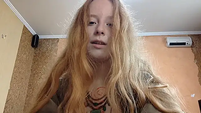 Snapshot of KateVibe_01 chatting on 07/10/26, 05:01 KateVibe 01 online show from 07/10/26, 05:01