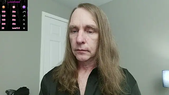 Snapshot of Magnus_Luv chatting on 07/04/26, 01:12 Magnus Luv online show from 07/04/26, 01:12
