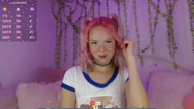 Snapshot of hexbunnie chatting on 07/29/26, 02:43 hexbunnie online show from 07/29/26, 02:43