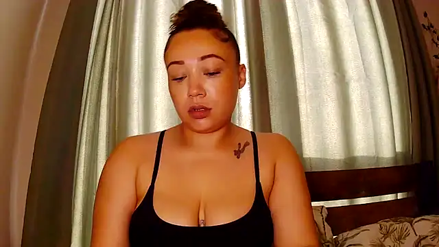 Snapshot of Theone_T chatting on 06/19/26, 06:18 Theone T online show from 06/19/26, 06:18