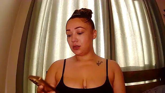 Snapshot of Theone_T chatting on 07/16/26, 06:30 Theone T online show from 07/16/26, 06:30