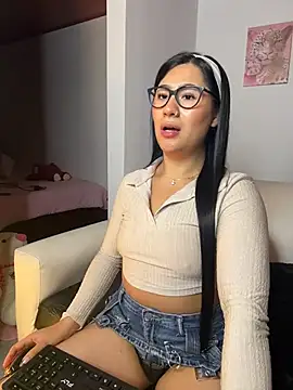 EvelynLeen  online show from 04/07/26, 11:43