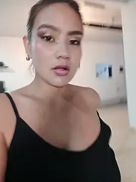 Snapshot of SANDY_QUEEN chatting on 04/14/26, 11:44 SANDY QUEEN online show from 04/14/26, 11:44