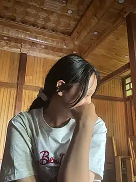 Snapshot of __Sunflower__ chatting on 05/15/26, 11:23 Sunflower online show from 05/15/26, 11:23