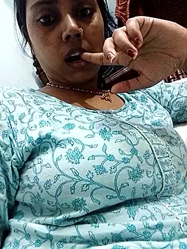 Snapshot of Newmasti chatting on 04/12/26, 09:25 Newmasti online show from 04/12/26, 09:25