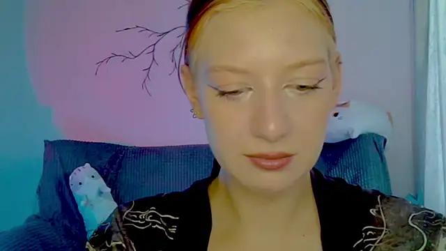 Snapshot of earn_my_lily chatting on 04/14/26, 08:31 earn my lily online show from 04/14/26, 08:31