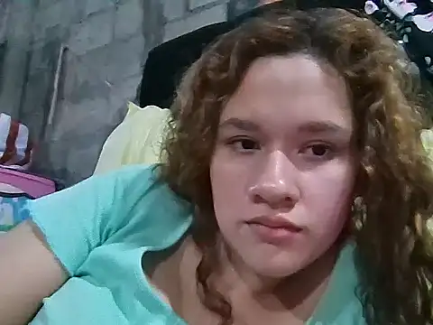 Snapshot of JennifferJilson chatting on 04/07/26, 01:17 JennifferJilson online show from 04/07/26, 01:17