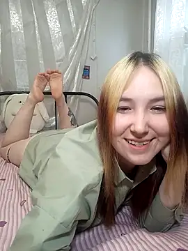 Snapshot of EmyJess chatting on 04/20/26, 10:29 EmyJess online show from 04/20/26, 10:29