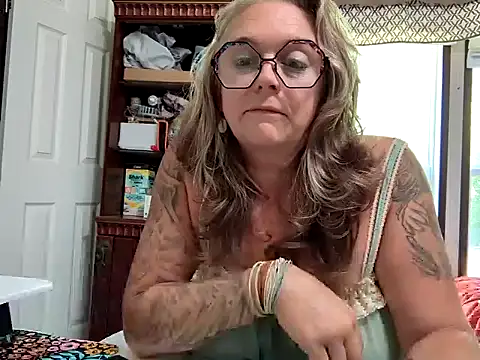 Snapshot of Blondejenn chatting on 04/07/26, 05:35 Blondejenn online show from 04/07/26, 05:35