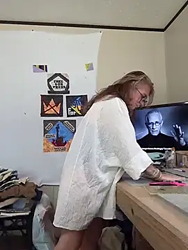 Snapshot of Blondejenn chatting on 04/10/26, 03:39 Blondejenn online show from 04/10/26, 03:39