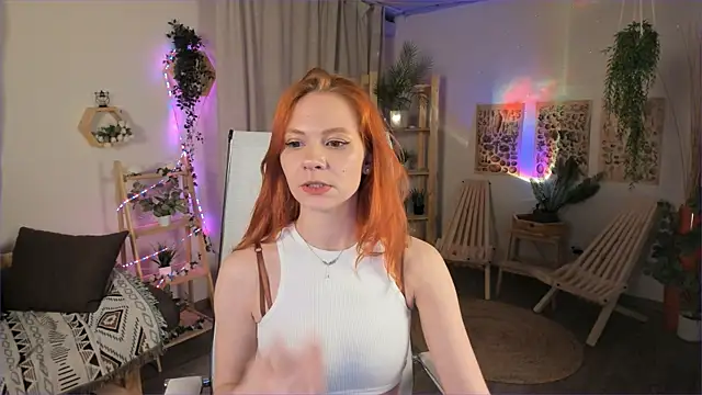 Snapshot of LisaAris chatting on 04/19/26, 06:10 LisaAris online show from 04/19/26, 06:10