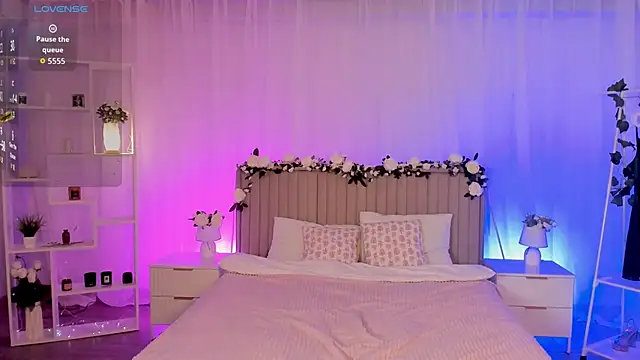 Snapshot of LisaAris chatting on 06/11/26, 02:53 LisaAris online show from 06/11/26, 02:53