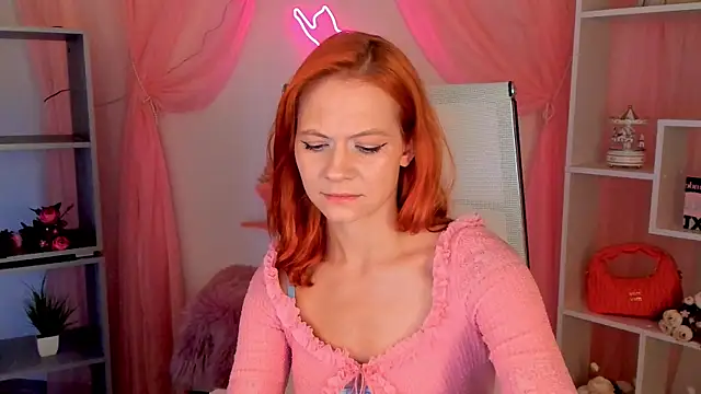 Snapshot of LisaAris chatting on 07/17/26, 07:19 LisaAris online show from 07/17/26, 07:19