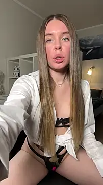 Snapshot of alicemodel chatting on 04/09/26, 04:12 alicemodel online show from 04/09/26, 04:12