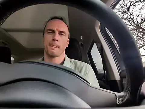 Snapshot of SemoLeo22 chatting on 04/16/26, 07:58 SemoLeo22 online show from 04/16/26, 07:58