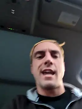 Snapshot of SemoLeo22 chatting on 04/21/26, 12:23 SemoLeo22 online show from 04/21/26, 12:23