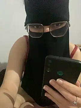 Snapshot of Riham_ri chatting on 04/10/26, 02:00 Riham ri online show from 04/10/26, 02:00