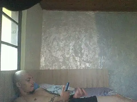 Snapshot of robertmrn112 chatting on 06/02/26, 04:53 robertmrn112 online show from 06/02/26, 04:53