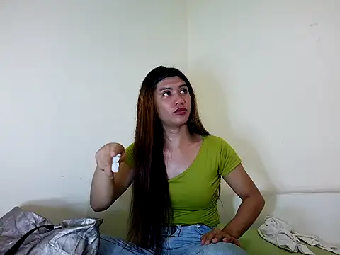 Snapshot of luna_veille chatting on 04/06/26, 06:47 luna veille online show from 04/06/26, 06:47