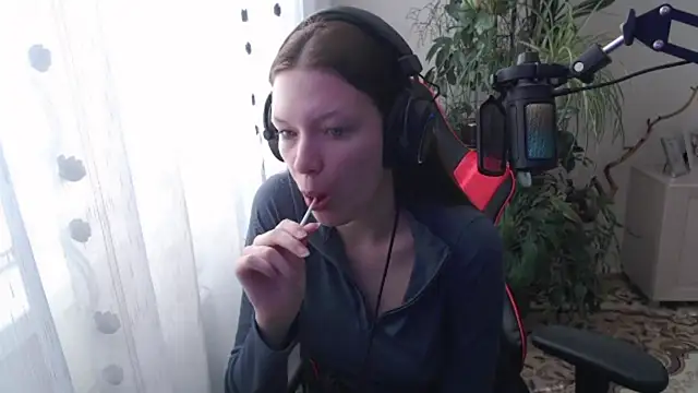 PunyKnee online show from 04/16/26, 07:09