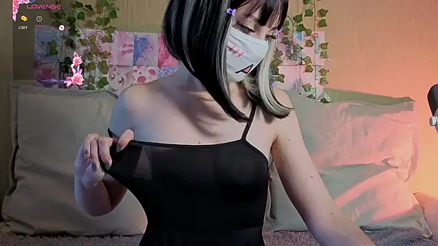 Snapshot of LunaNyanmi chatting on 05/30/26, 12:24 LunaNyanmi online show from 05/30/26, 12:24