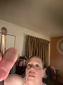 Snapshot of SlayNPlay chatting on 04/23/26, 01:51 SlayNPlay online show from 04/23/26, 01:51