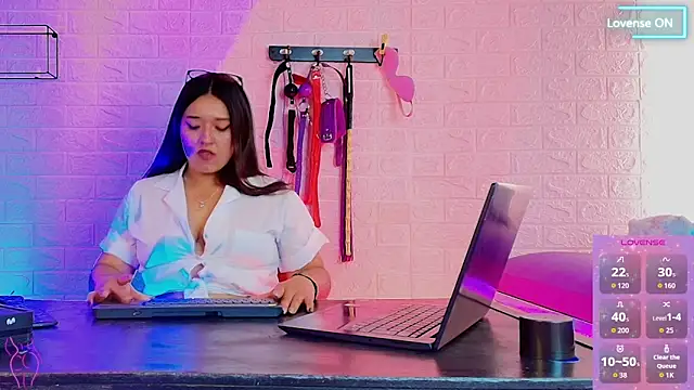 Snapshot of Bdsm_Kiara chatting on 04/08/26, 01:55 Bdsm Kiara online show from 04/08/26, 01:55