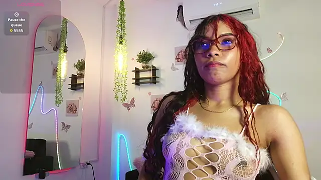 Daviana hill  online show from 04/09/26, 01:05