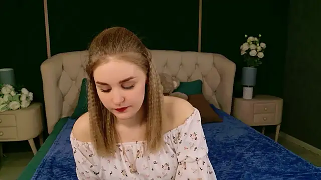 Snapshot of Molly_Voses chatting on 05/01/26, 08:35 Molly Voses online show from 05/01/26, 08:35
