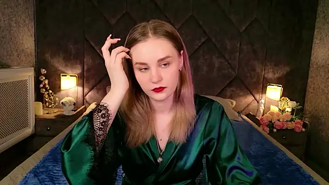 Snapshot of Molly_Voses chatting on 05/19/26, 02:51 Molly Voses online show from 05/19/26, 02:51