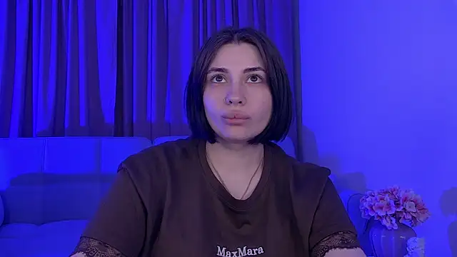 Snapshot of AdrianaToress chatting on 05/19/26, 07:42 AdrianaToress online show from 05/19/26, 07:42