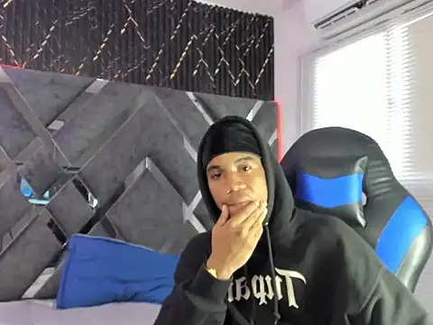 Snapshot of axel_silva4 chatting on 05/17/26, 07:32 axel silva4 online show from 05/17/26, 07:32