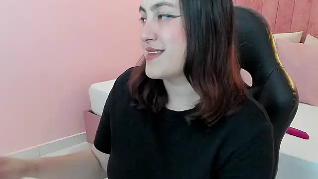 Snapshot of lilaa_sky chatting on 05/20/26, 12:11 lilaa sky online show from 05/20/26, 12:11